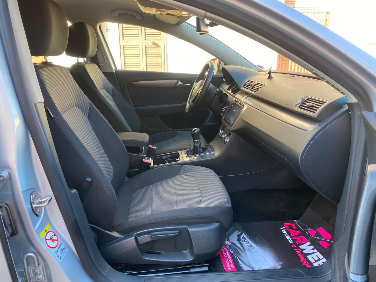 VOLKSWAGHEN PASSAT 1.6 TDI Highline NAVY 2014