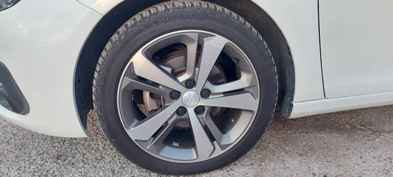 Peugeot 308 BlueHDi 130 S&S SW Allure