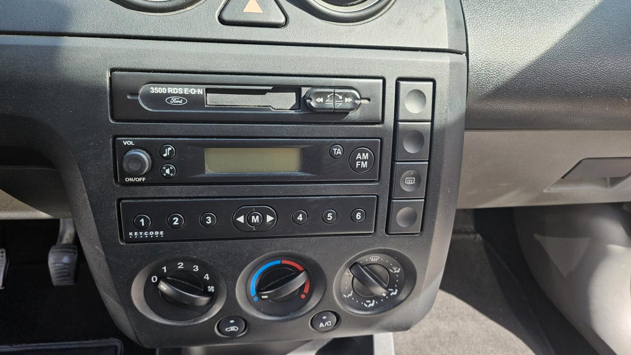 Ford Fiesta 1.2 5p. Ghia Neopatentati