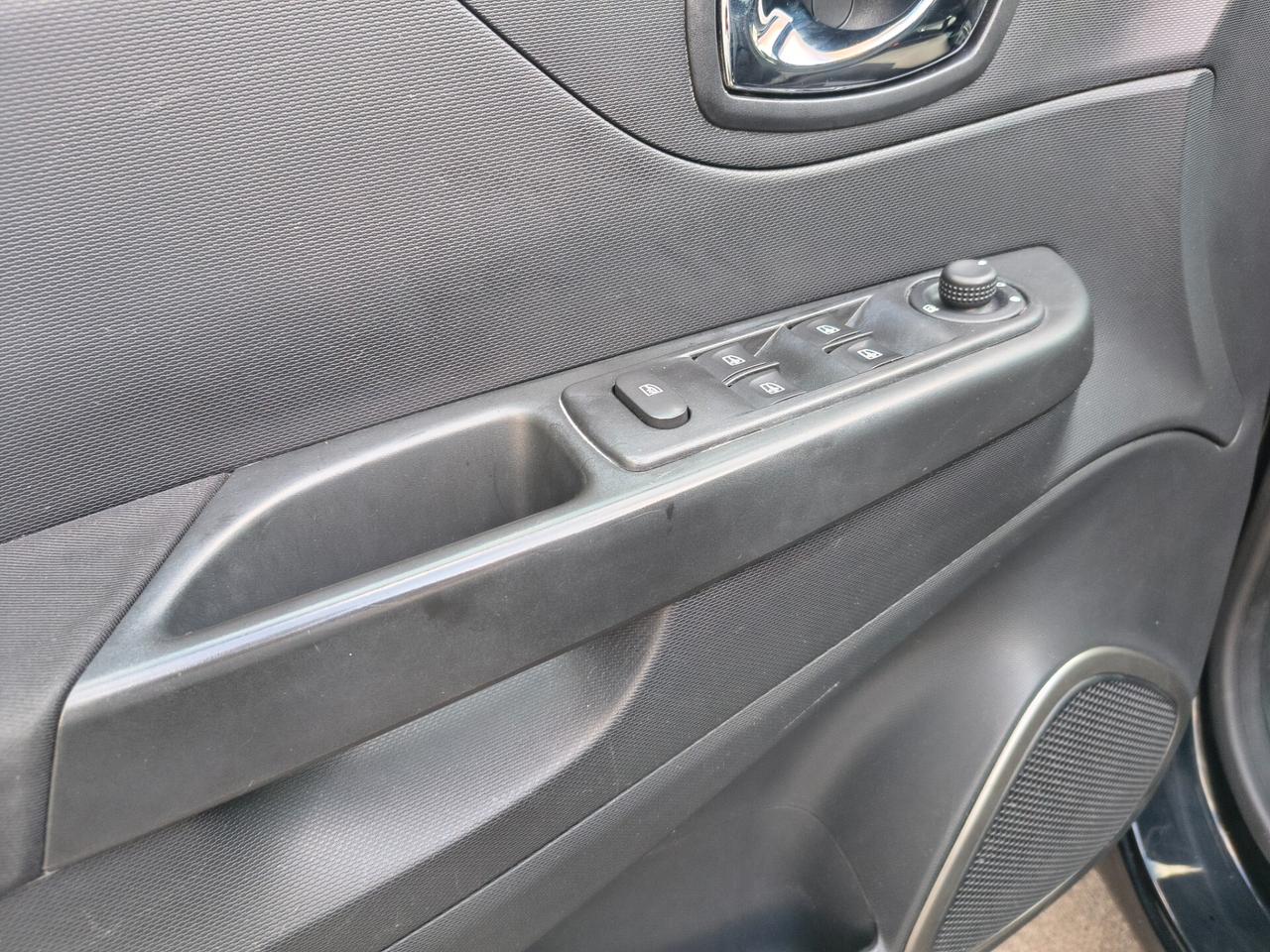 RENAULT CAPTUR BENZINA UNICOPROPRIETARIO ANNO 2014