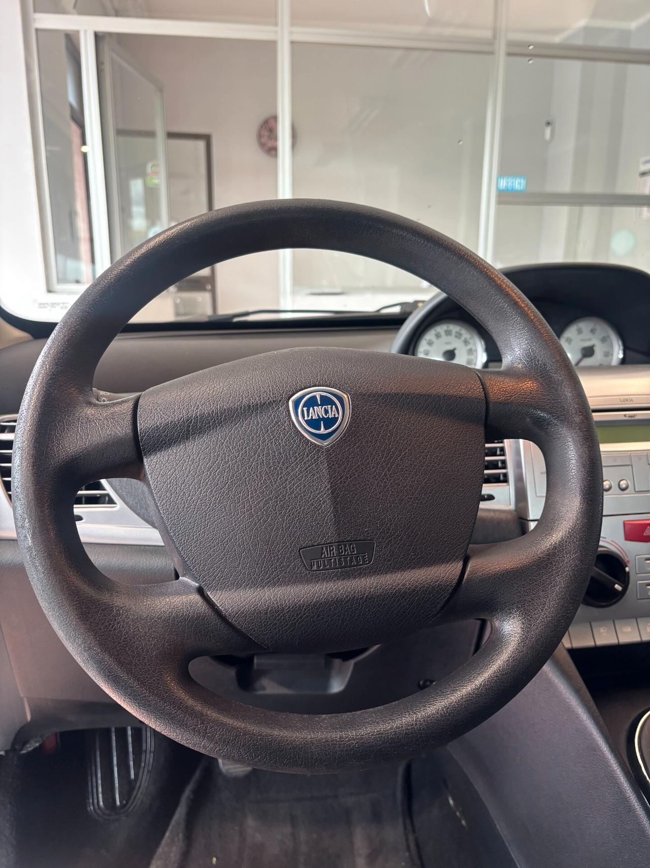 Lancia Ypsilon 1.3 mjt *PER NEOPATENTATI