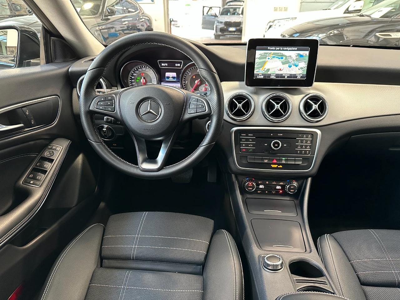 Mercedes CLA SW 220 d Sport 4matic auto - 18" - Camera - Navigatore