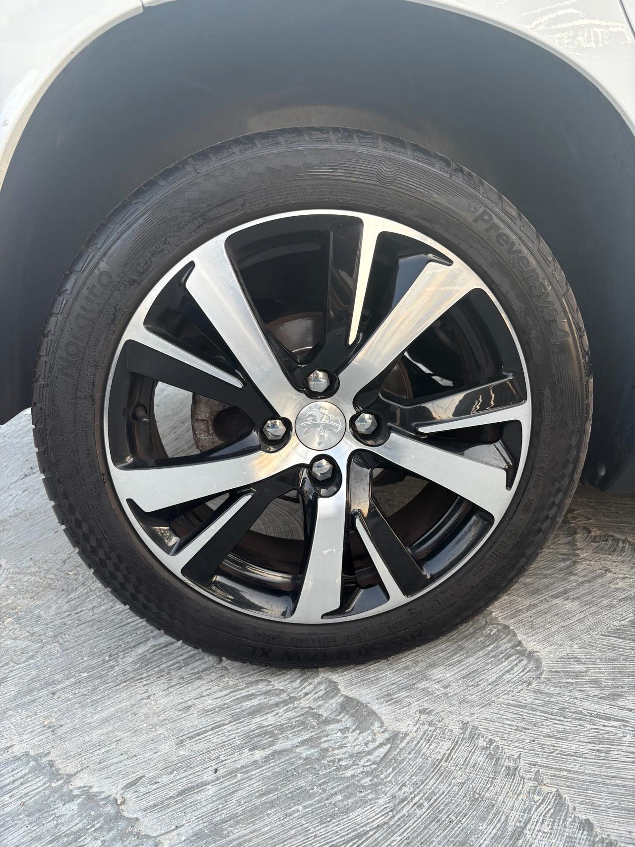 Peugeot 2008 BlueHDi 100 Allure (Gancio Traino)