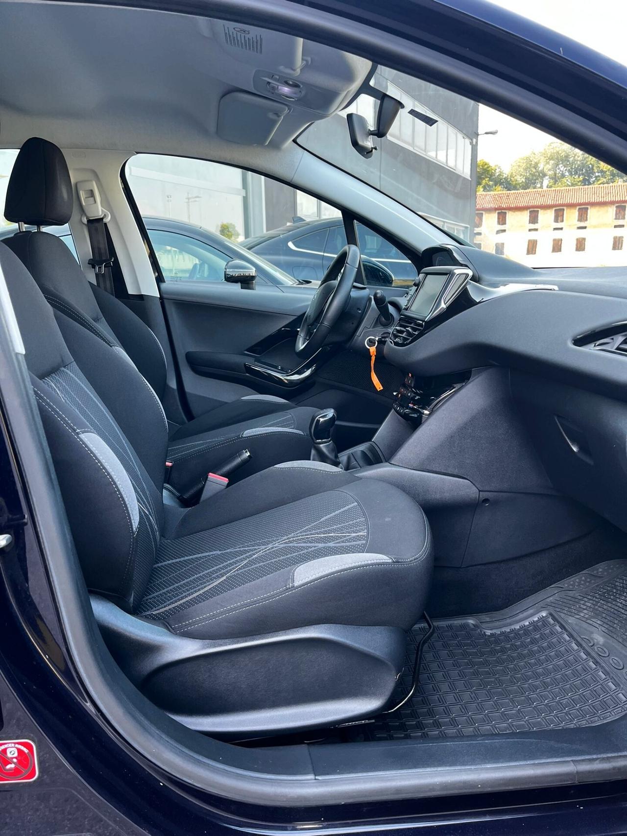 Peugeot 208 1.2 Neopatentati