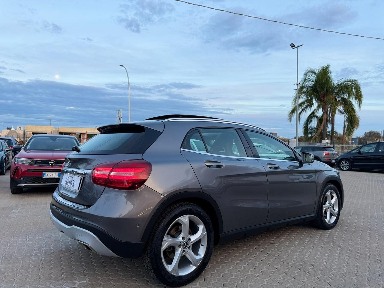 MERCEDES-BENZ GLA 200 d Automatic Sport