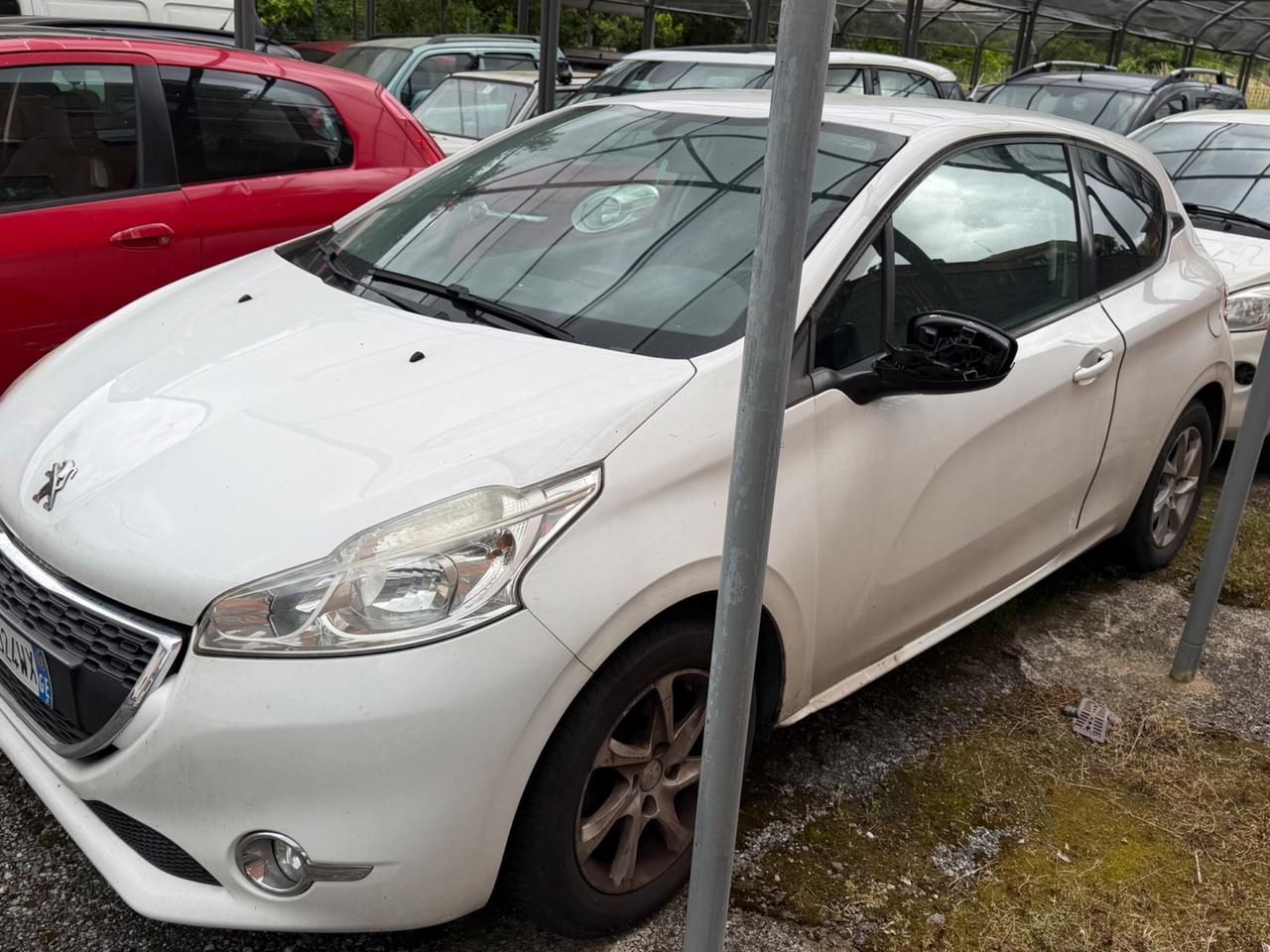 Peugeot 208 1.4 HDi 68 CV 3 porte neopatentati 2013