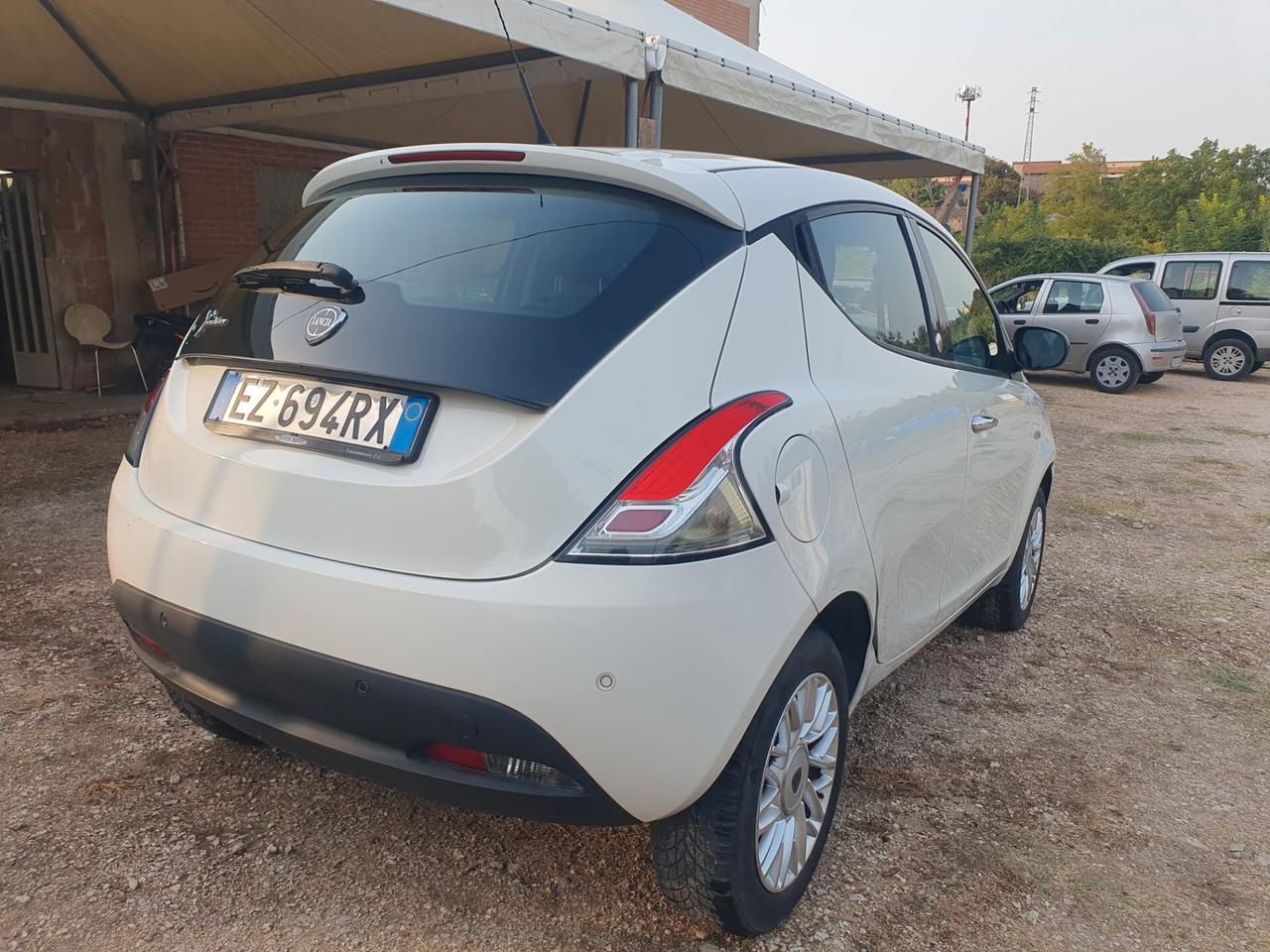 SUPER OCCASIONE: Lancia Ypsilon full, Turbo/Metano - Interni come NUOVI!