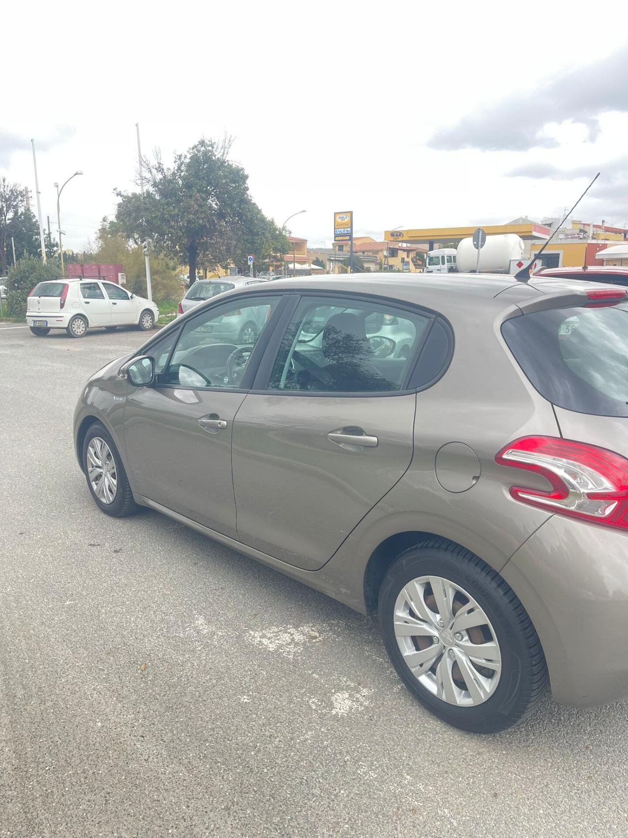 Peugeot 208 1.4 HDi 68 CV 5 porte Access