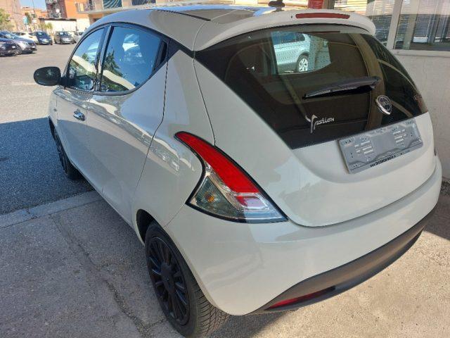LANCIA Ypsilon 1.0 FireFly 5 porte S&S Hybrid Ecochic Silver