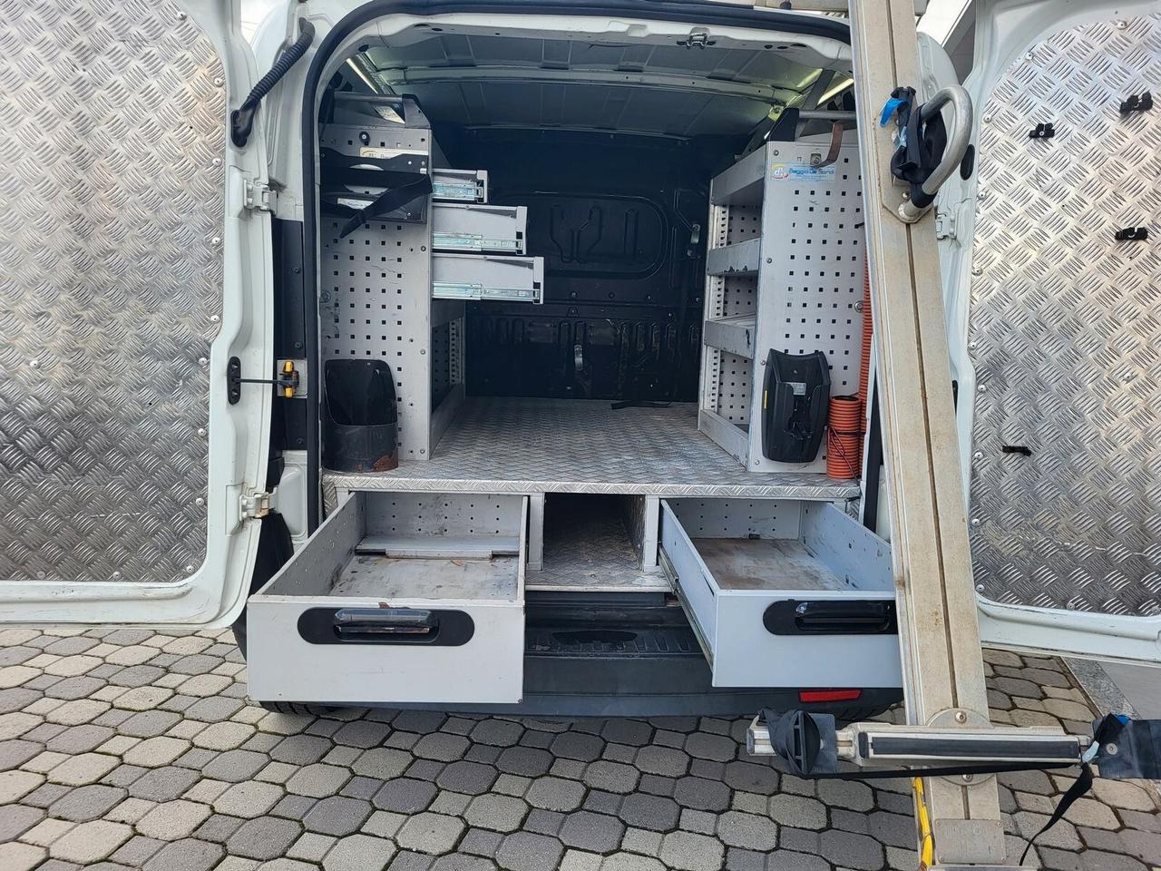 Fiat Doblo 1.6 MULTIJET - ATTREZZATA CASSETTIERE/ PORTA SCALE