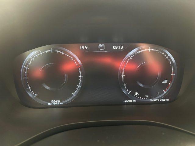 VOLVO XC60 B4 (d) AWD Geartronic Momentum Pro