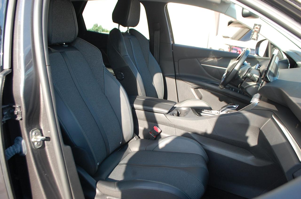 Peugeot 3008 1.5 bluehdi 131CV Allure EAT8 Uff Italy App Led