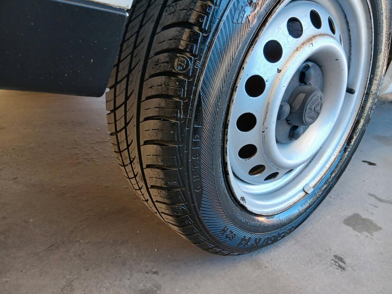 Volkswagen Caddy 1.9 SDI Van Vetrato 01