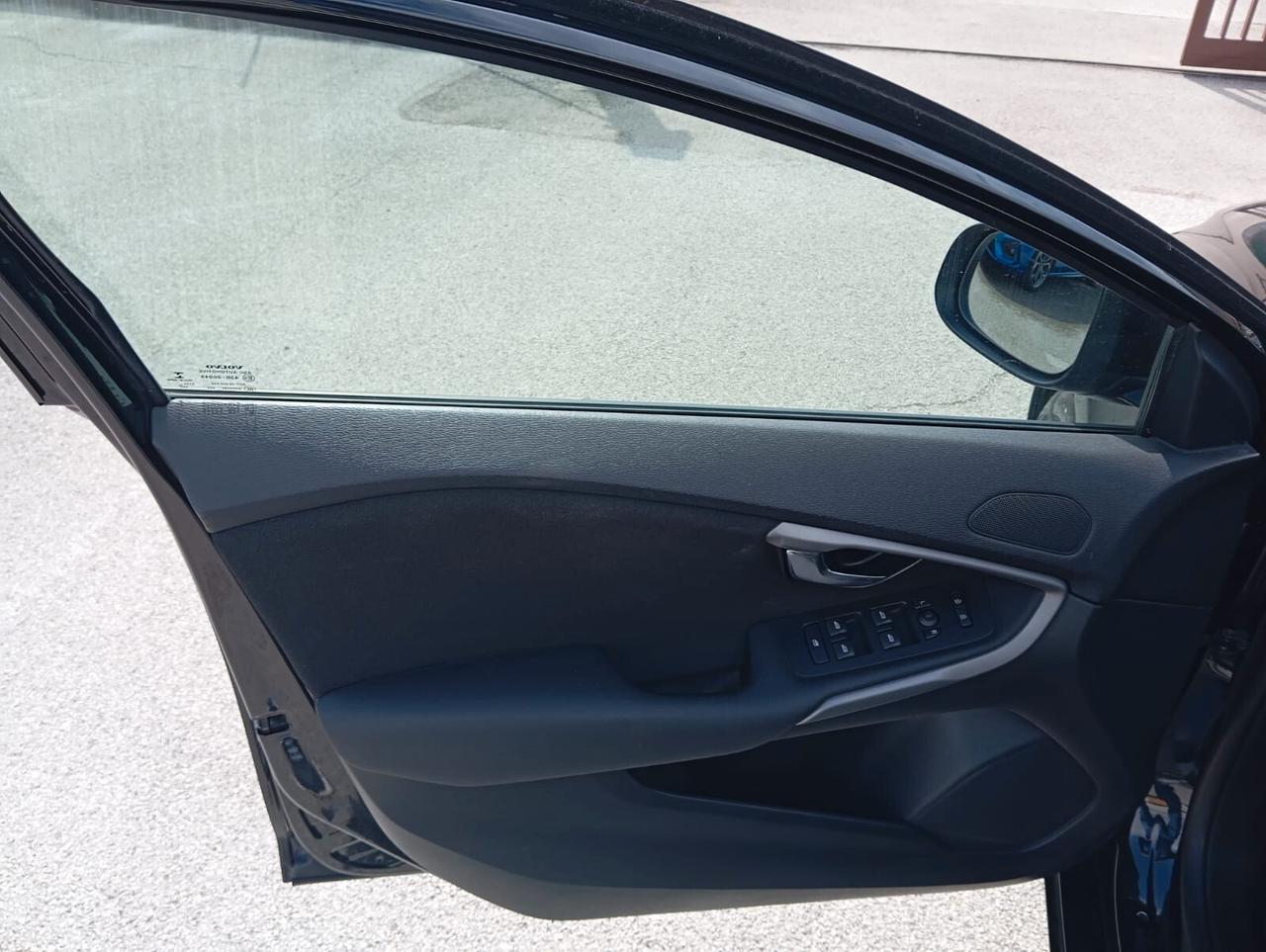 Volvo V40 D2 1.6 Summum