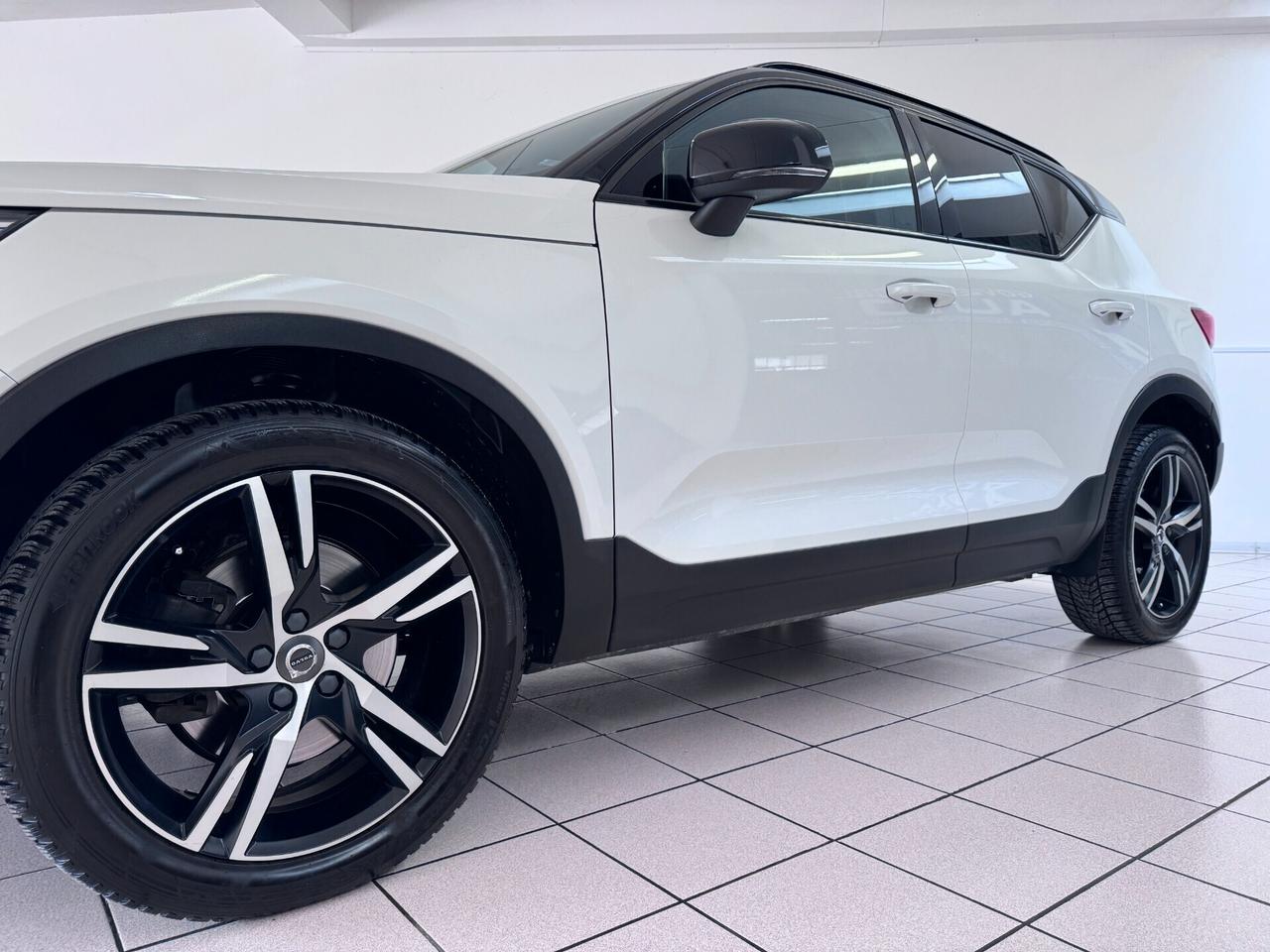 VOLVO XC40 2.0D 190cv GEARTRONIC 4WD R-DESIGN
