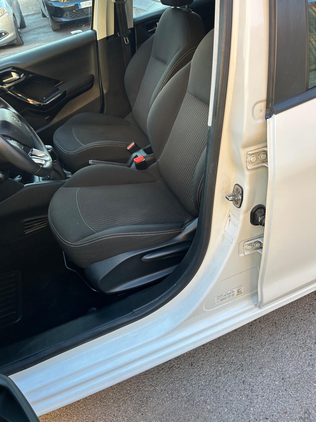 Peugeot 208 PureTech 82 5 porte Allure