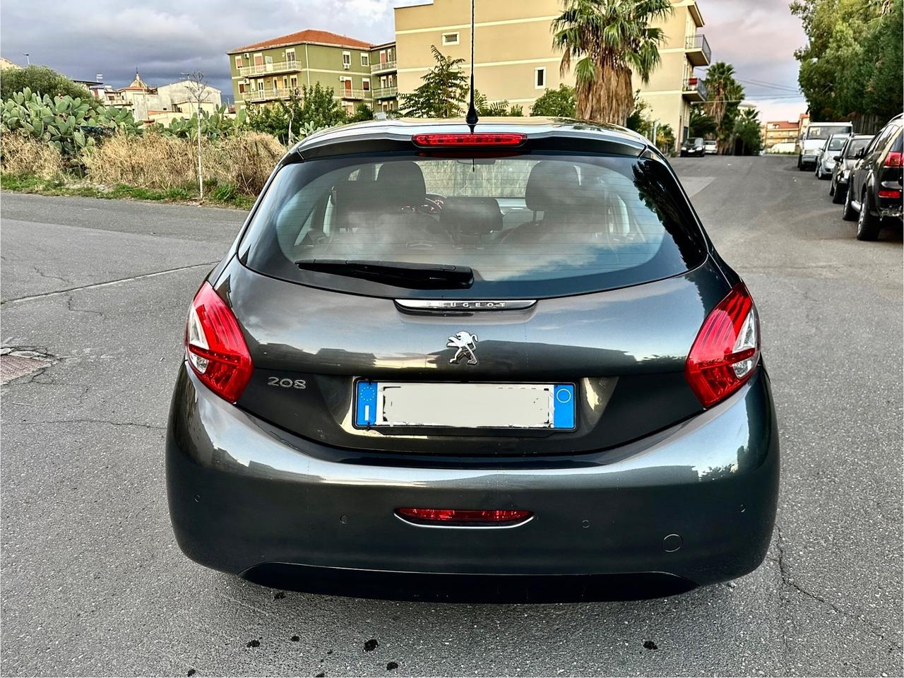 Peugeot 208 1.4 HDi 68 CV 5 porte Allure