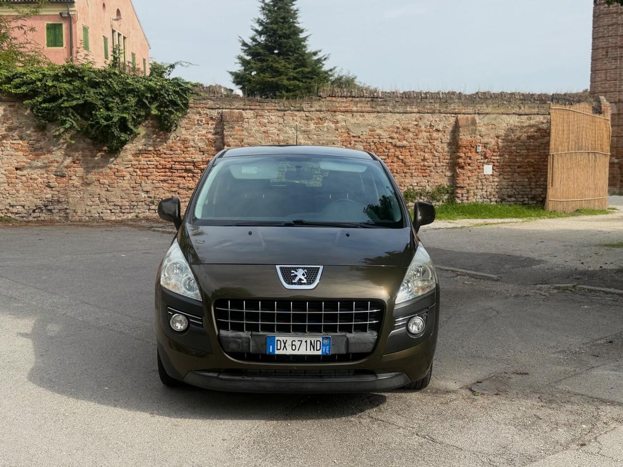 Peugeot 3008 1.6 HDi 110CV cambio robotizzato Tecno