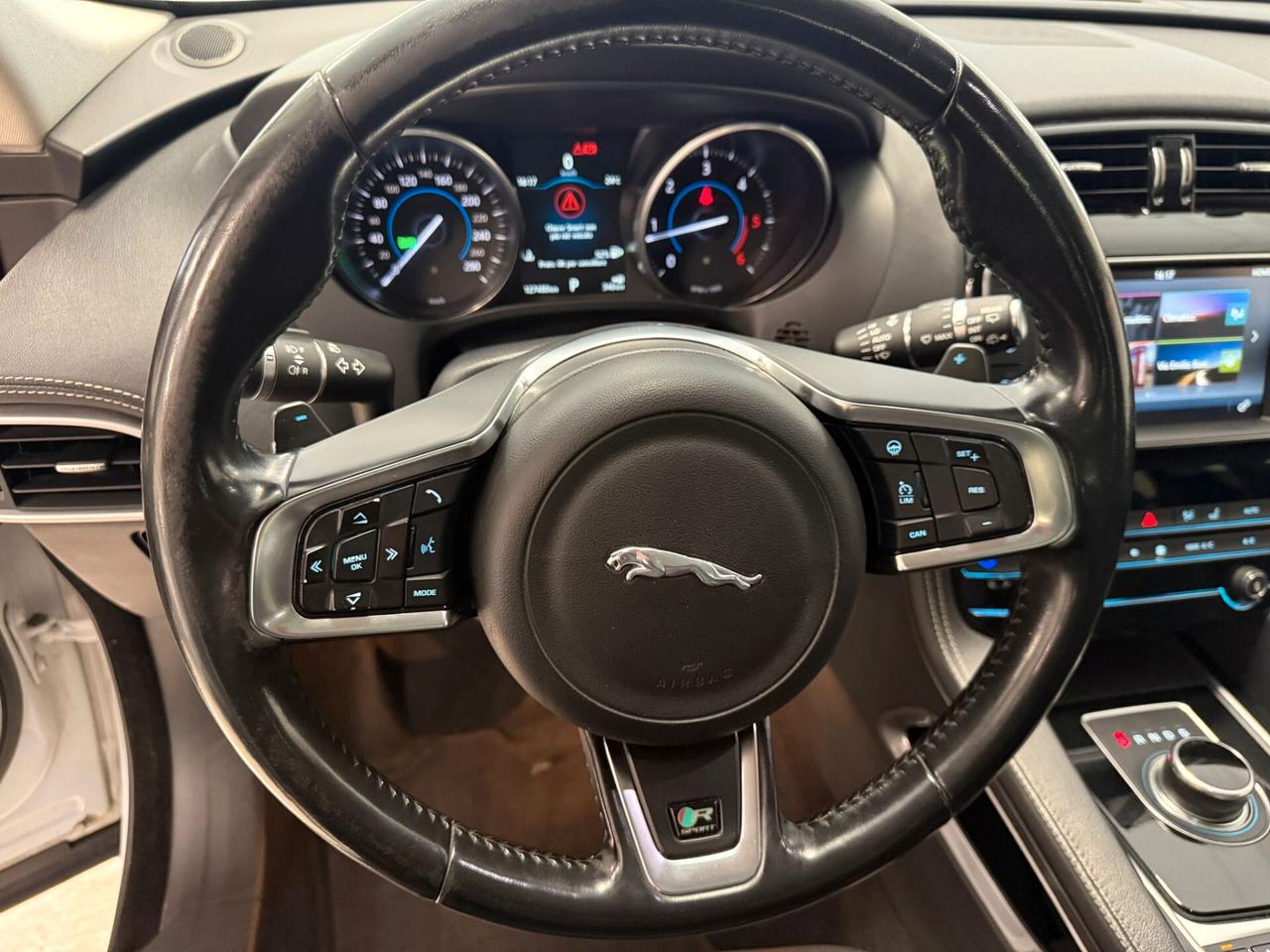 Jaguar F-Pace 2.0 D 180 CV AWD Portfolio