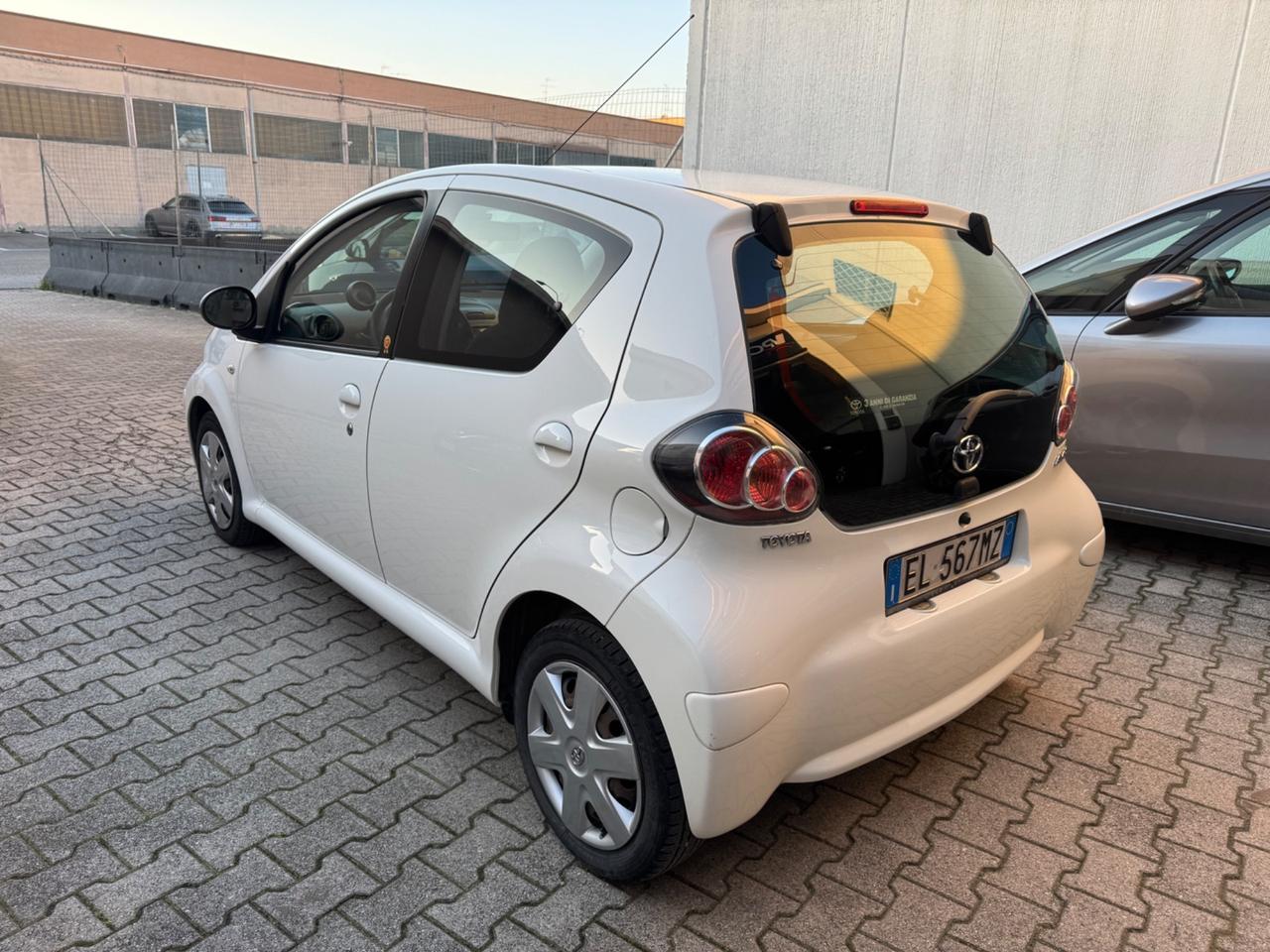 Toyota Aygo 1.0 12V VVT-i 5 porte Sol Connect MMT