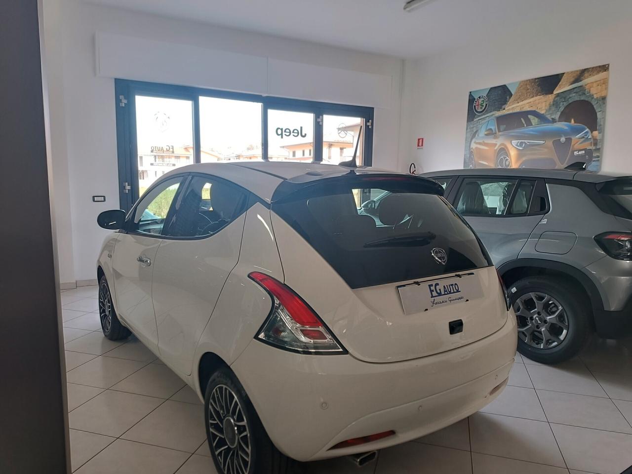 Lancia Ypsilon 1.0 FireFly 5 porte S&S Hybrid Platino