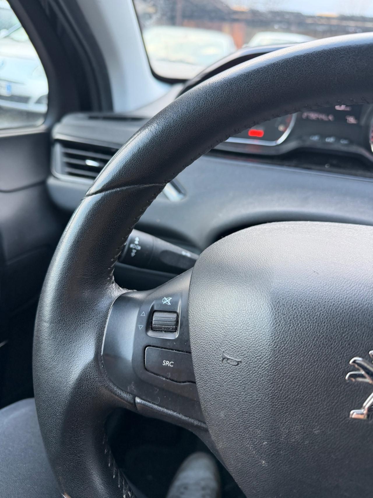 Peugeot 208 1.4 HDi 68 CV 5 porte Allure