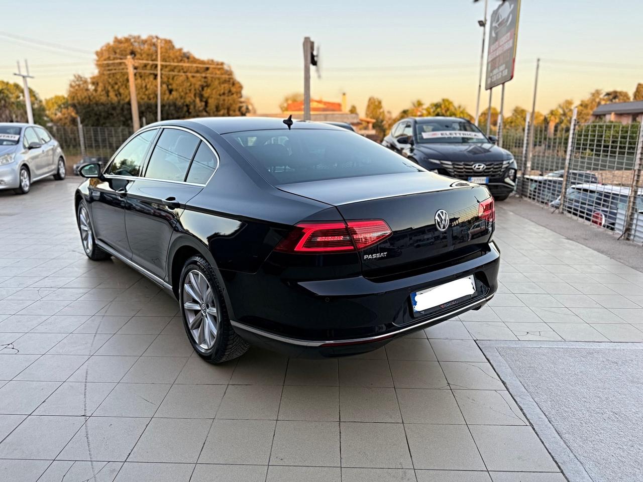 Volkswagen Passat 1.6 TDI SCR DSG Business BMT Garanzia 12 Mesi