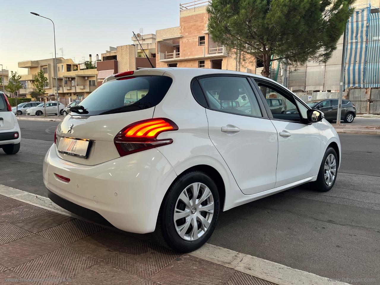 PEUGEOT 208 PureTech 82 5p. Allure