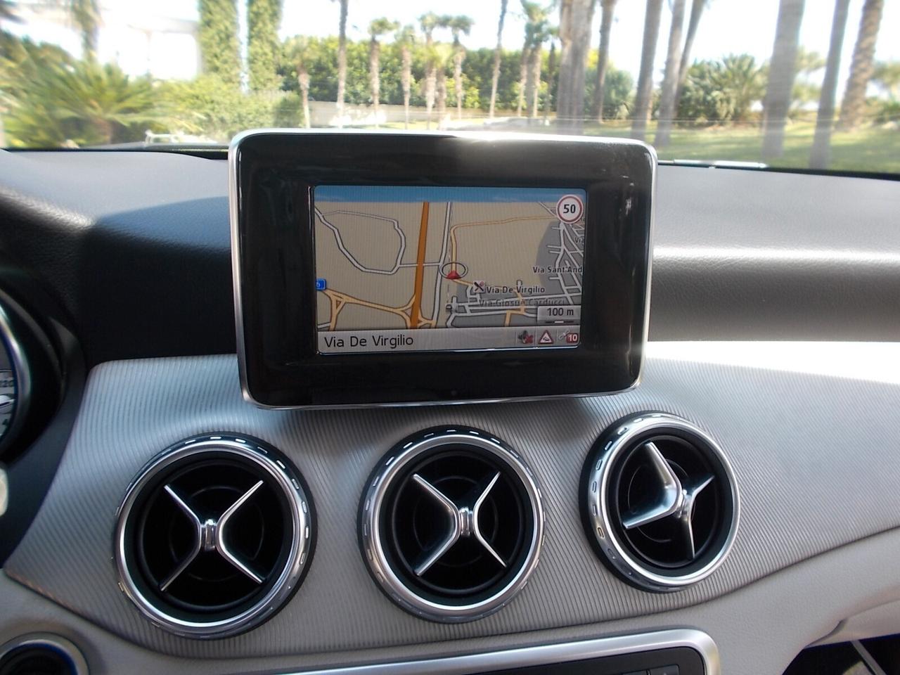 Mercedes-Benz GLA 200d Aut. *FULL OPT.* da VETRINA