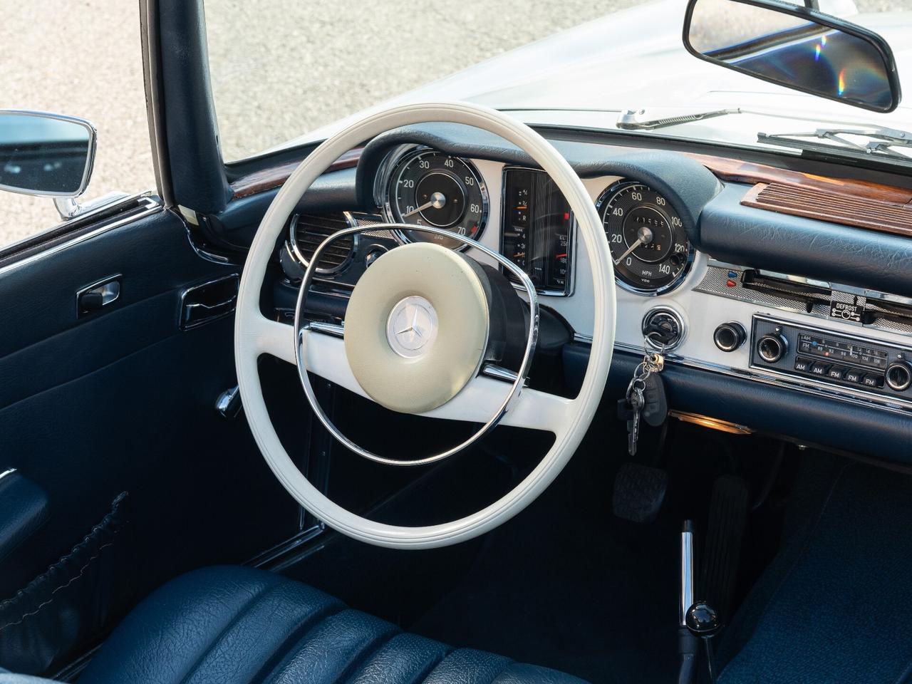 Mercedes-Benz SL 280 PAGODINO