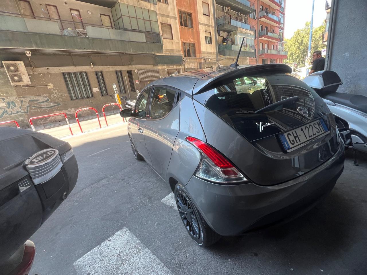 Lancia Ypsilon 1.0 FireFly 5 porte S&S Hybrid Ecochic Silver