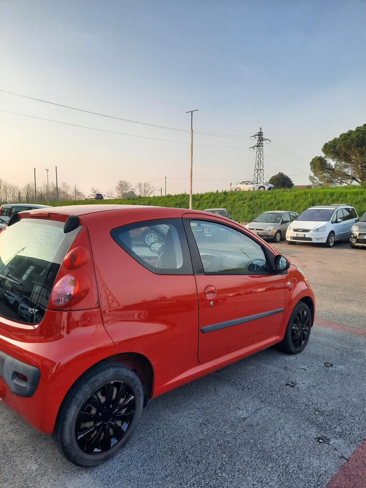 Peugeot 107 1.0 68 CV Ok neopatentati