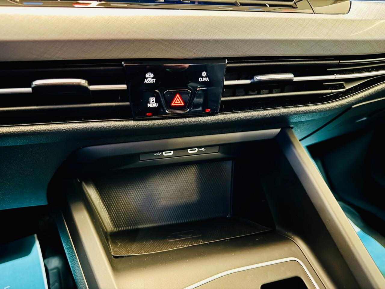 Volkswagen Golf VIII 1.0 eTSI EVO DSG Virtual - Automatica