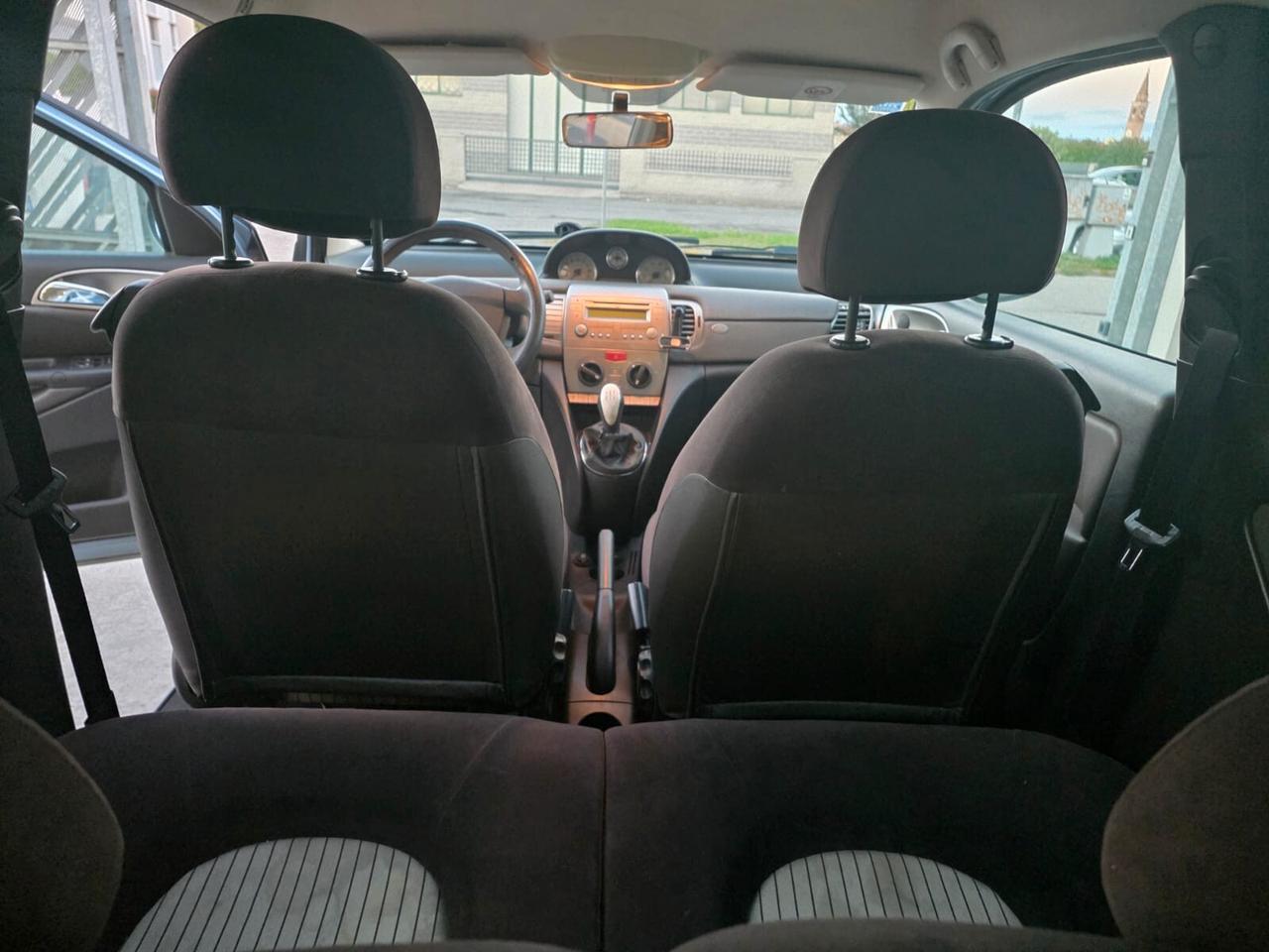 Lancia Ypsilon 1.3 MJT 75 CV Platino