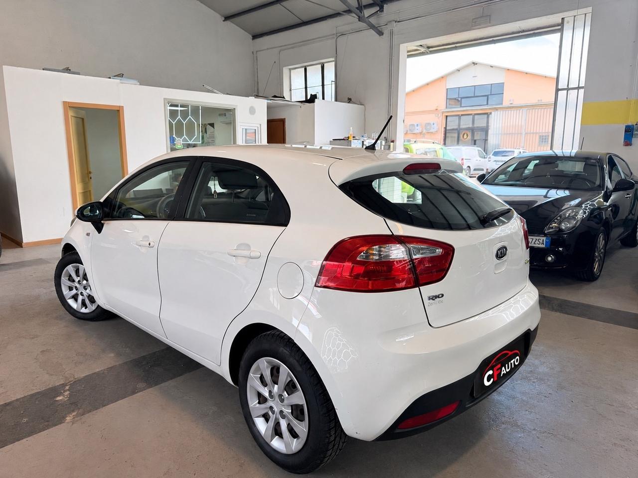 Kia Rio 1.1 CRDi WGT 5p. Neopatentati