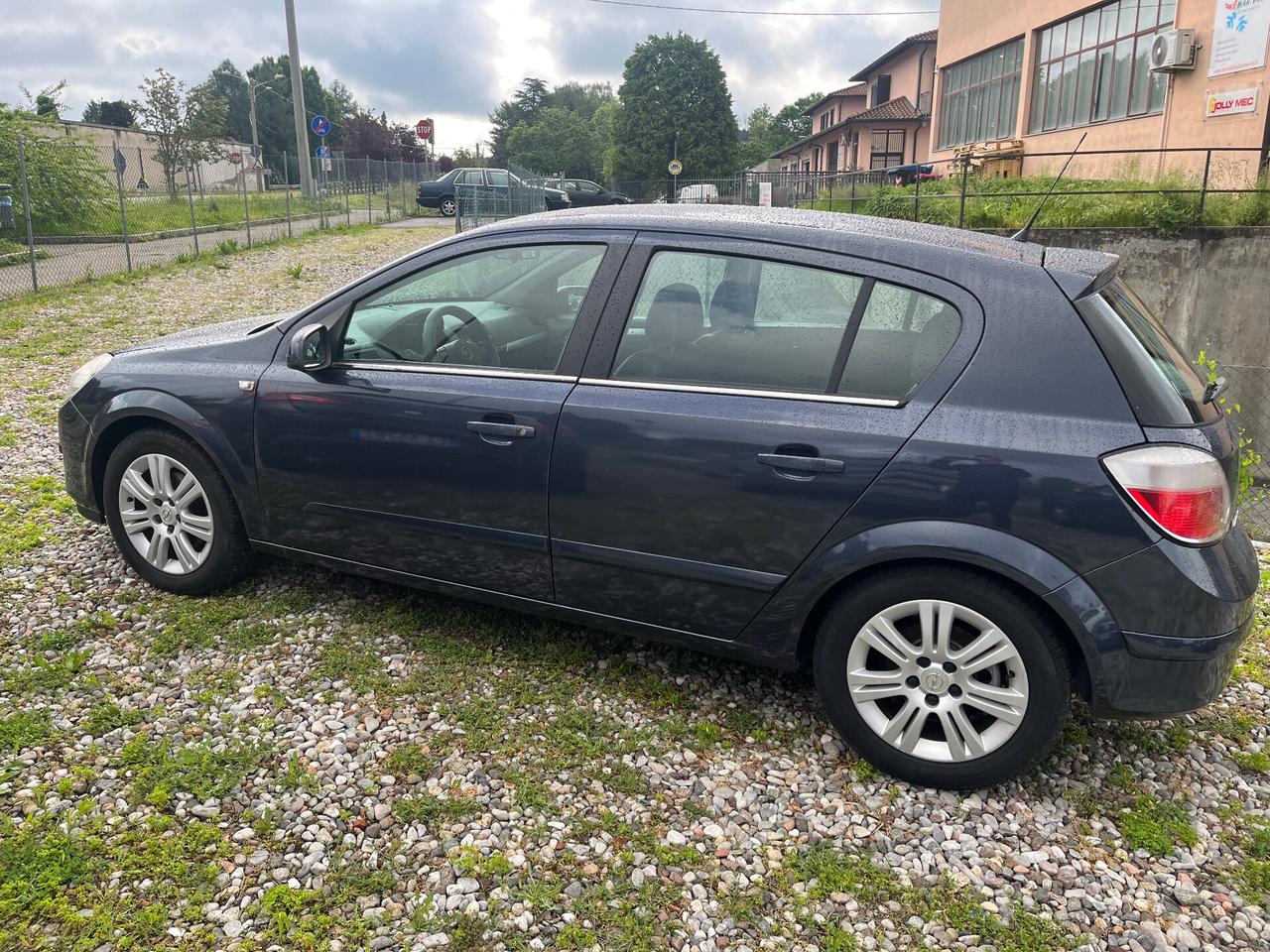 Opel Astra 1.6 16V VVT 5 porte Easytronic Cosmo Si Permuta