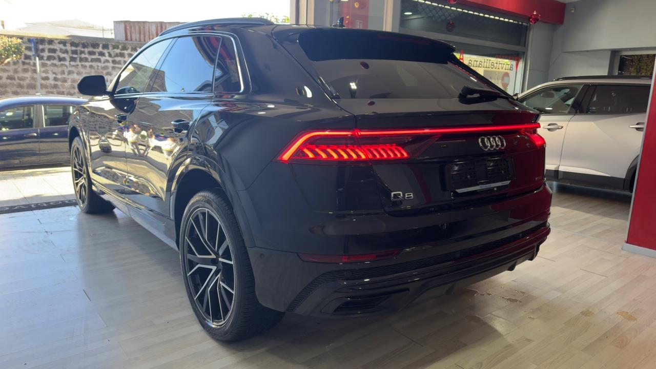 Audi Q8 55 TFSI quattro tiptronic Sport