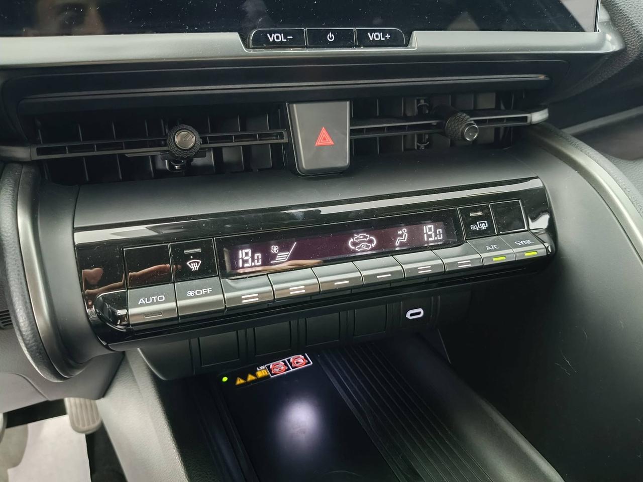 TOYOTA C-HR II 2023 - C-HR 2.0 hev Trend fwd e-cvt