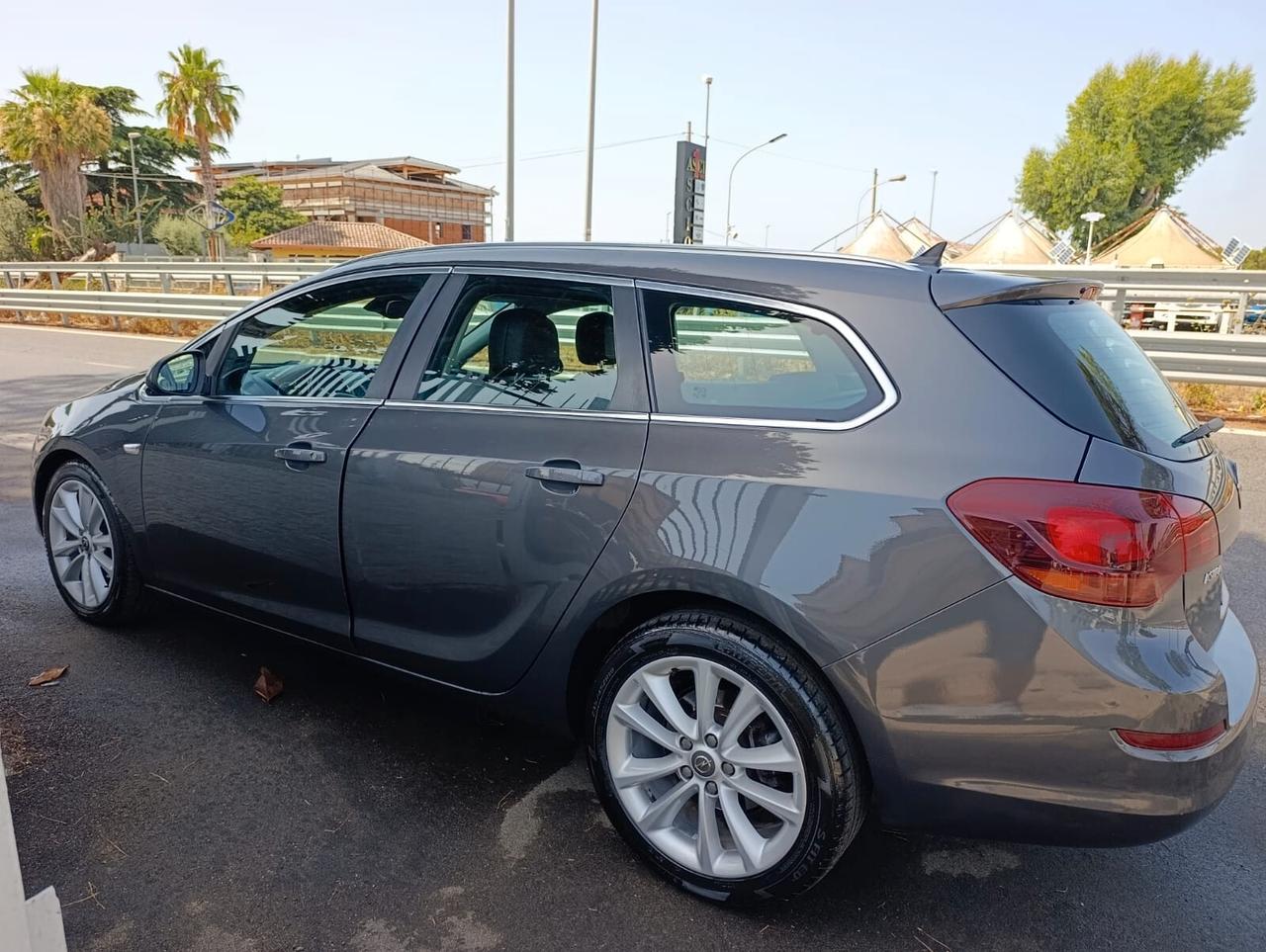Opel Astra 1.7 CDTI Sports Tourer Cosmo 2011