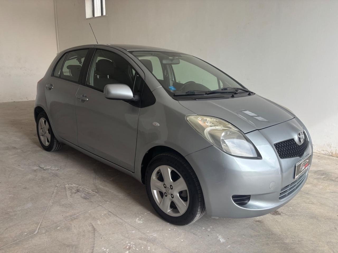 Toyota Yaris 1.0 5 porte