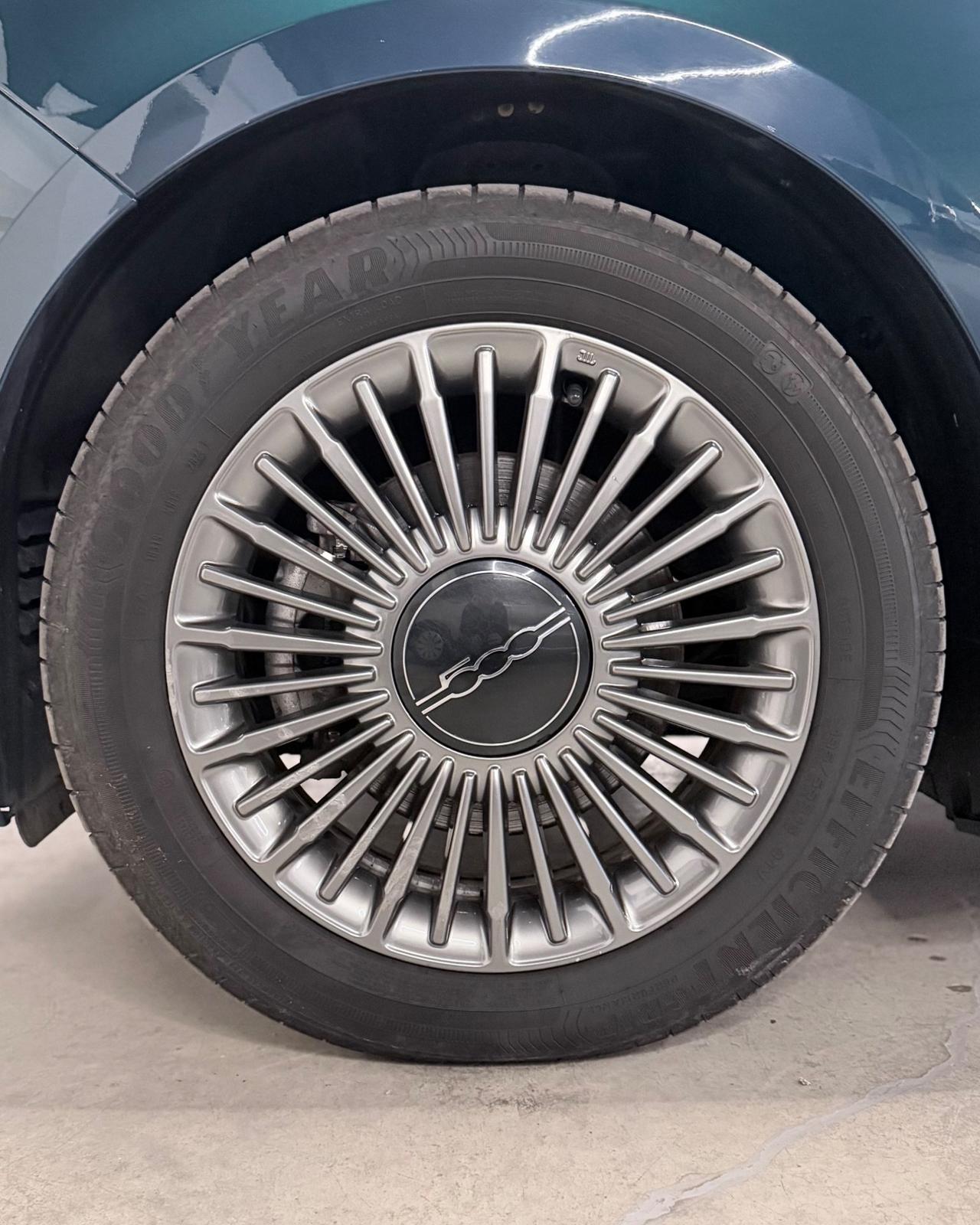 Fiat 500 500e Berlina 42 kWh La Prima