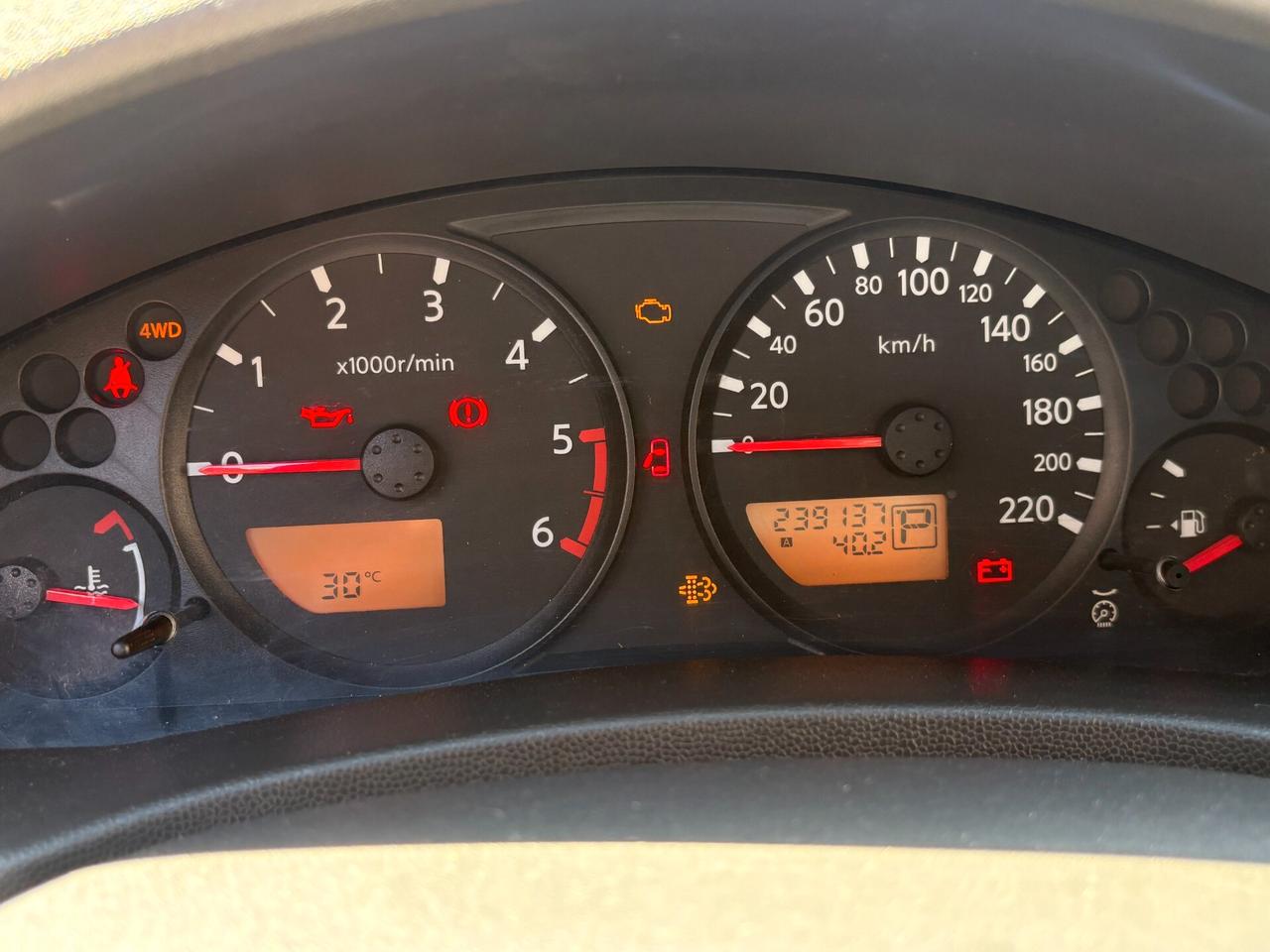 Nissan Navara 2.5 dCi 4 porte Double Cab LE
