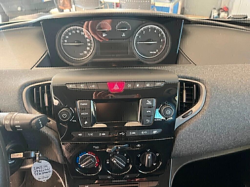 Lancia Ypsilon 0.9 TwinAir 5p Ecochic Metano Adatta per Neopatentati