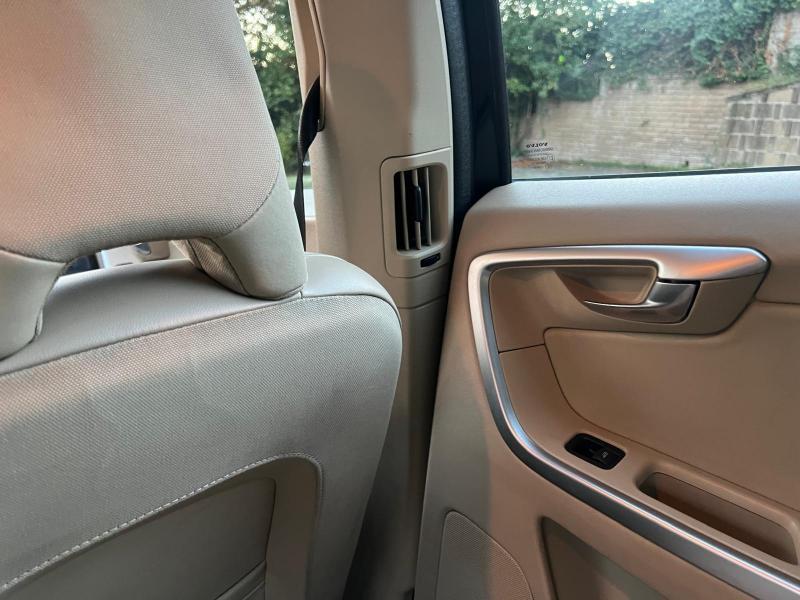 Volvo XC60 2.4d Momentum fwd 175cv auto