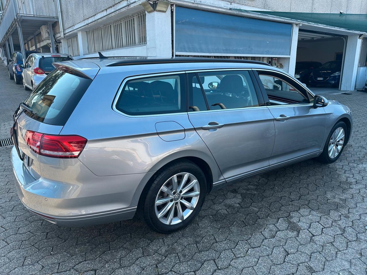 Volkswagen Passat Variant 1.6 TDI SCR DSG Business BMT