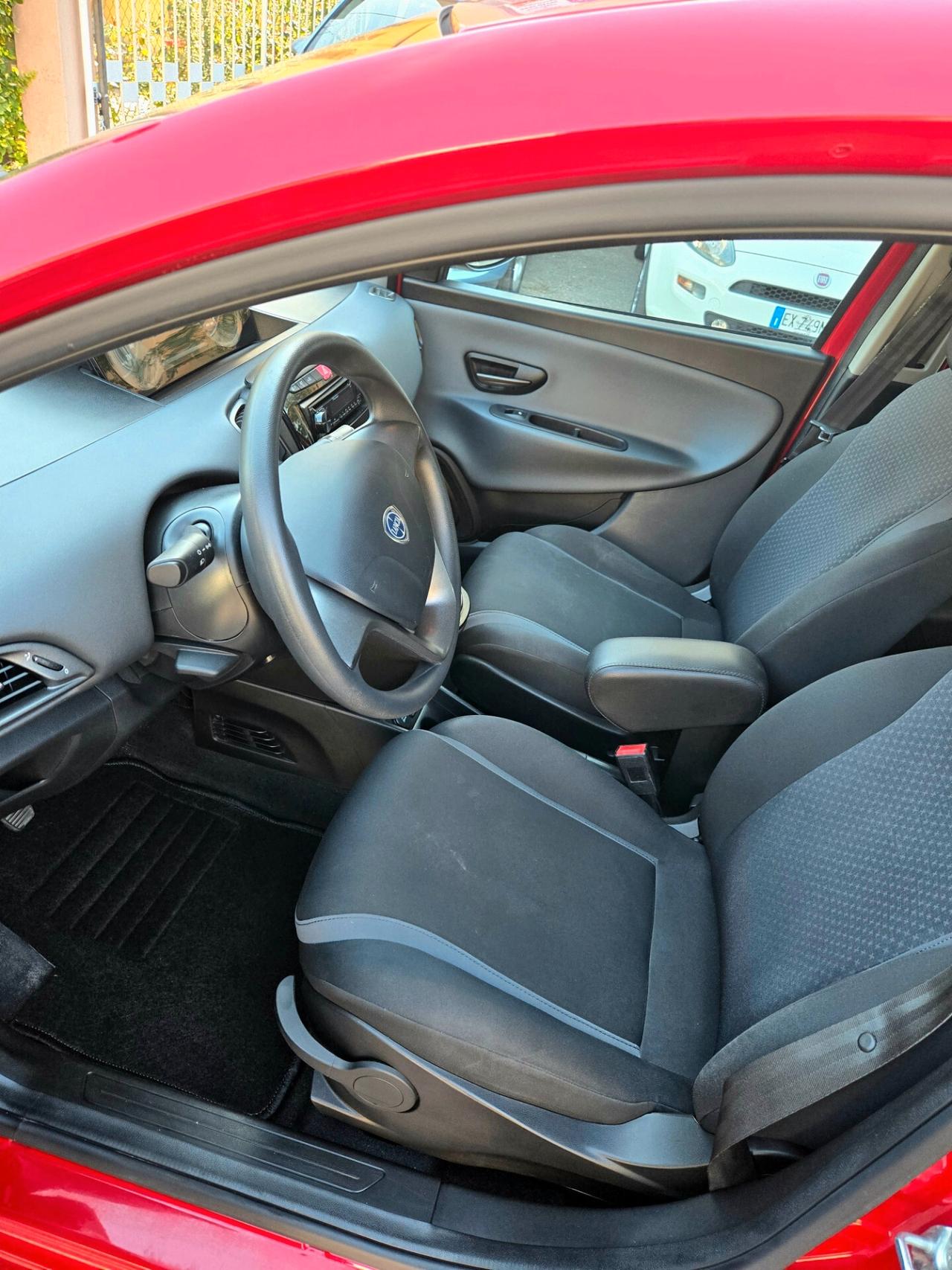 Lancia Ypsilon 1.2 69 CV 5 porte Unyca