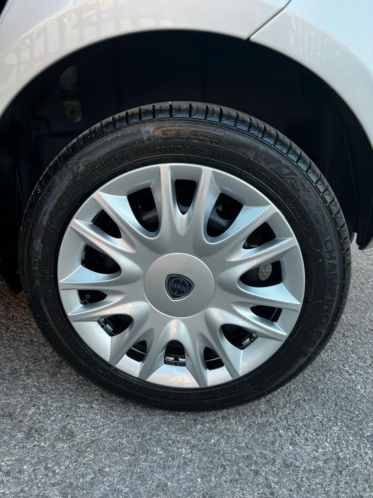 Lancia Ypsilon 1.2 69 CV 5 porte GPL Ecochic Platinum