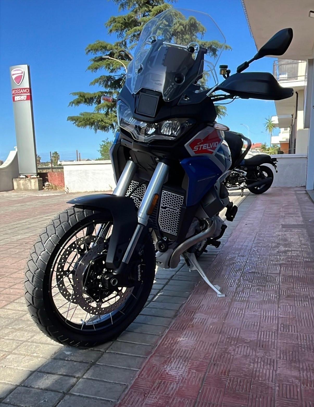 Moto Guzzi Stelvio TRIBUTO
