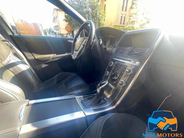 VOLVO XC60 D4 AWD doppio treno di gomme