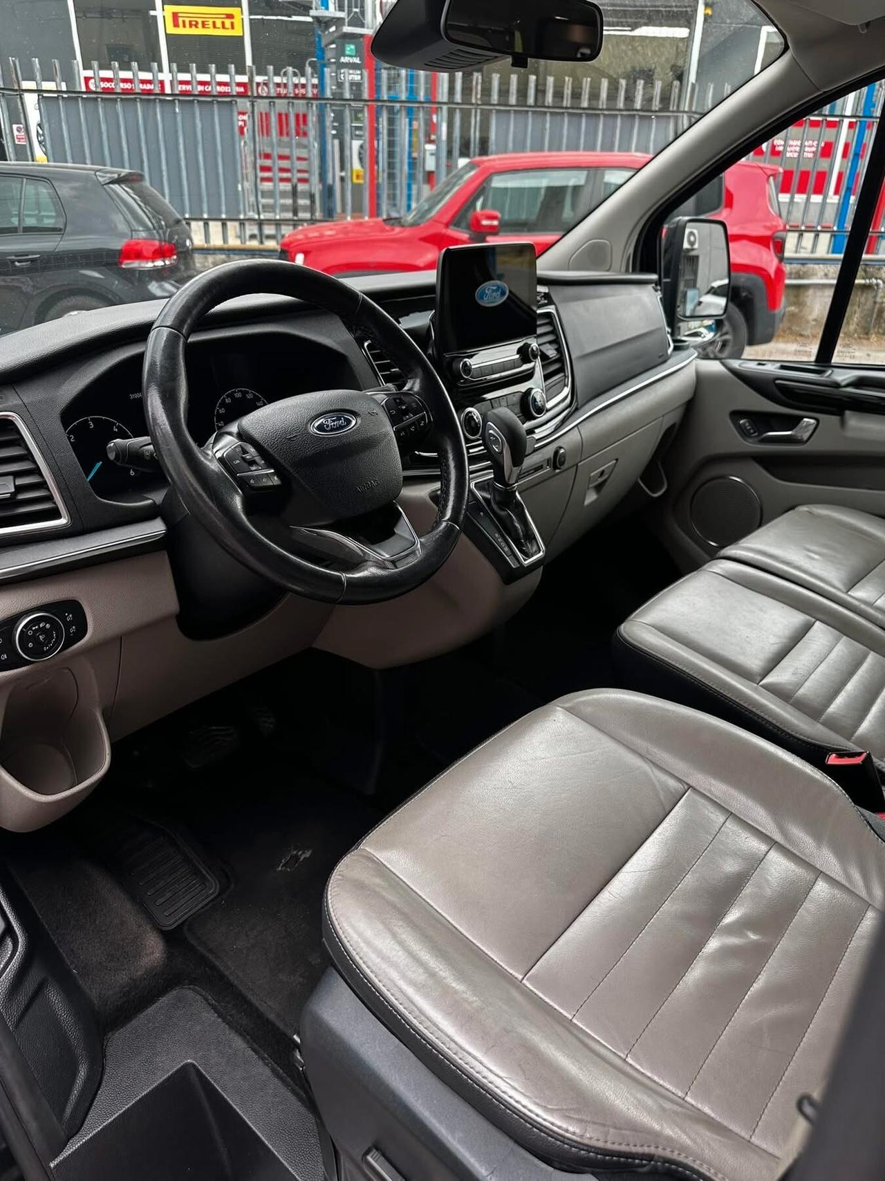 Ford Tourneo Custom 9 POSTI Shuttle Bus 320 2.0 TDCi 170CV aut. PL Tit.